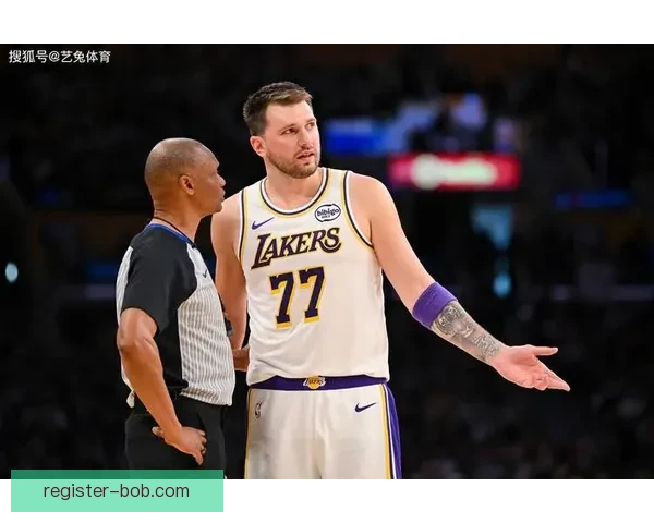 东契奇客场表现抢眼布朗尼努力进步不走捷径